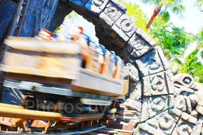 猛スピードで駆け抜けるレイジング・スピリッツ