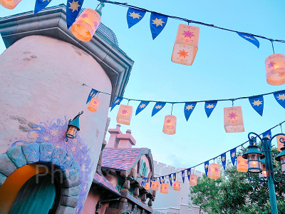 ラプンツェルのシンボル、太陽が描かれたランタン