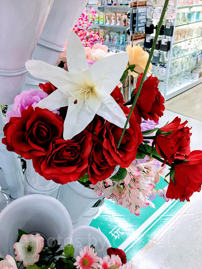 リアルな花も1本100円!