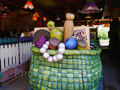 フェアリー・ティンカーベルのビジーバギーのライドの後ろ姿