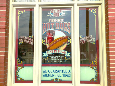 リフレッシュメントコーナー:ホットドッグ専門店!