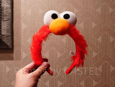 セサミストリート　エルモのふわふわカチューシャ