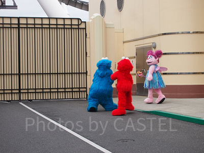 グリーティングを終えて帰っていくセサミの仲間たち