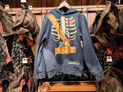 上海ディズニーカリブの海賊グッズ：呪われた骸骨海賊デザインのパーカー