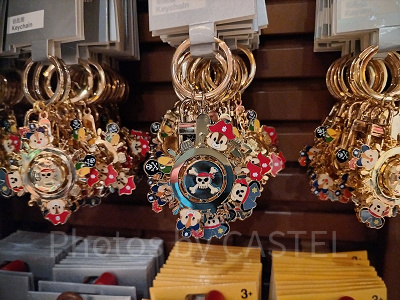 上海ディズニーカリブの海賊グッズ：トレジャーコーブのリング付キーチェーン