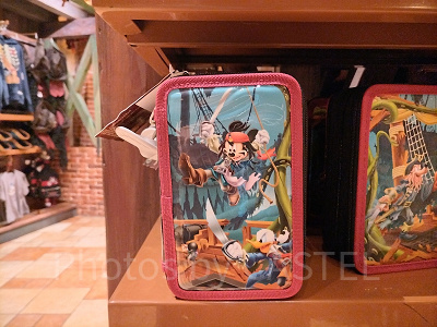 上海ディズニーカリブの海賊グッズ：ミッキー＆ドナルドの海賊ペンケース