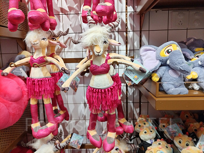 上海ディズニーズートピアグッズ：ガゼルのぬいぐるみ