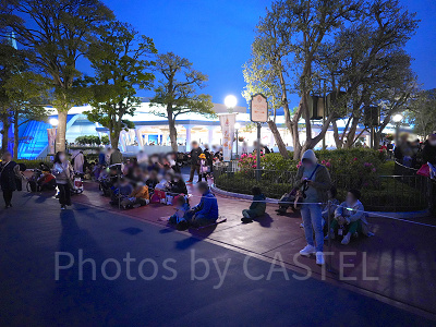 エレクトリカルパレードのプレミアアクセスの鑑賞場所の様子