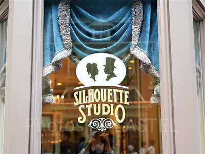 東京ディズニーランドの「シルエットスタジオ」