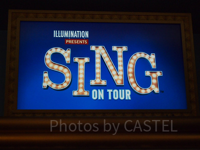 SING ON TOURの看板
