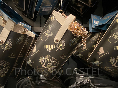 USJファンタビグッズ:スマホポーチ