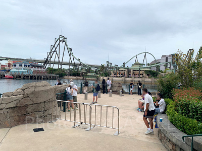 USJの喫煙所:セントラルパークのバラ園から湖沿いに抜ける道