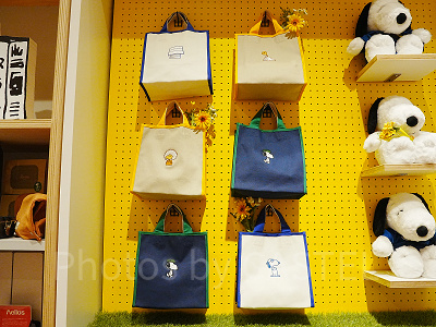 スヌーピーミュージアムグッズ：キュービックバッグ