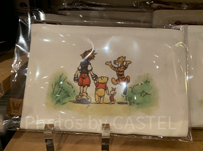 ソラ、プーさん、ピグレット、ティガーのポーチ