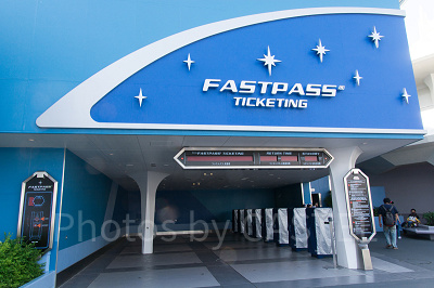 スター・ツアーズ:ザ・アドベンチャー・コンティニューのファストパス発券機