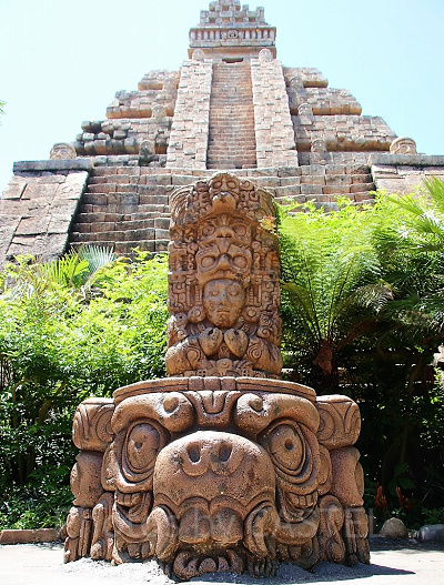 山の怪物、ウィッツの石像