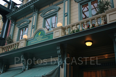 ワールドバザール内の三井住友銀行。