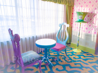 テーブルとイス