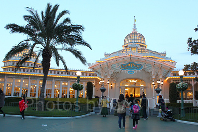 外観はまるでお城ですね♡