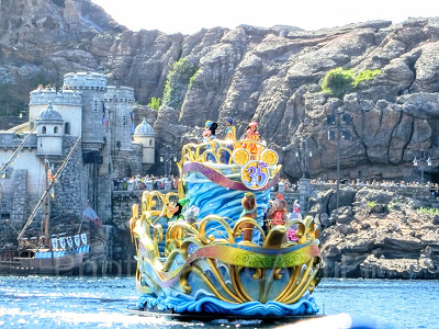 ミッキーたちの乗るフロート