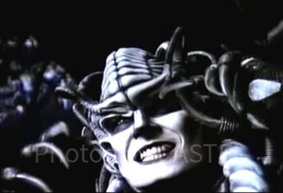 暗黒の星の女王の本来の姿は太陽の女神