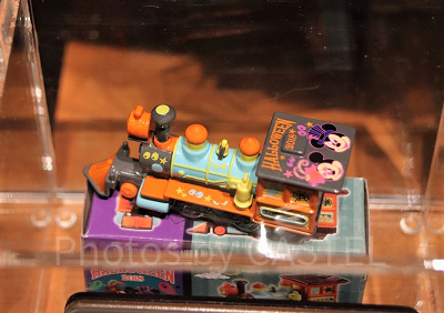 ウエスタンリバー鉄道のプラレールもハロウィーン仕様に!