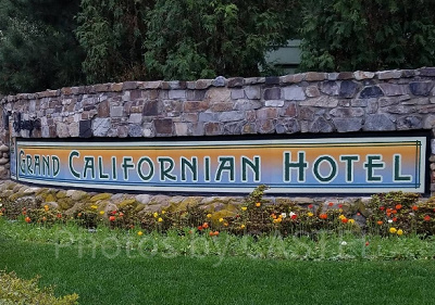 グランドカリフォルニアンホテルの看板です