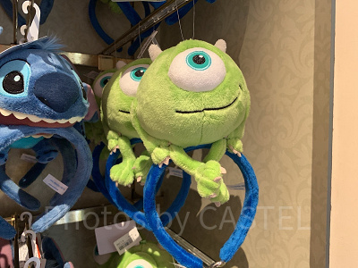 ちょこんと座ったマイクがかわいい！