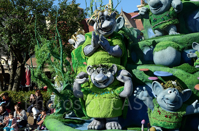 クリストフの人となりを歌ったトロールたち