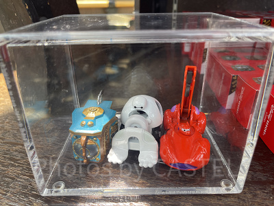 トミカ（写真中央）