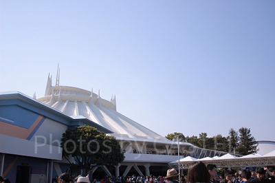 トゥモローランド