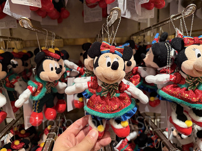 トイズワンダラスクリスマス ミニーぬいぐるみバッジ(クリスマスグッズ2025)