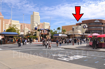 ユニバのファンタジーステーションは赤い矢印の位置にあります