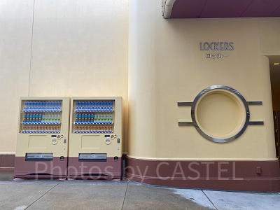 ユニバの自動販売機：エントランス右手コインロッカー