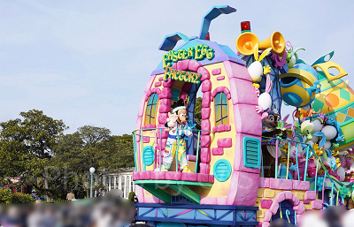 うさたま大脱走！のフロート①マックス・チップ＆デール