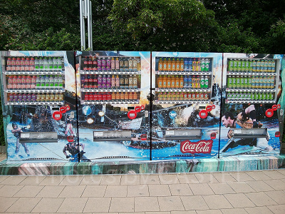 USJの自動販売機(ウォーターワールドラッピング)