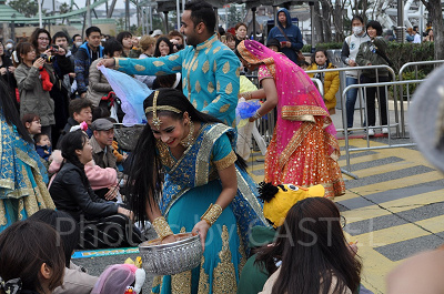 USJのワールド・ストリート・フェスティバル「セサミストリート・ボリウッド」