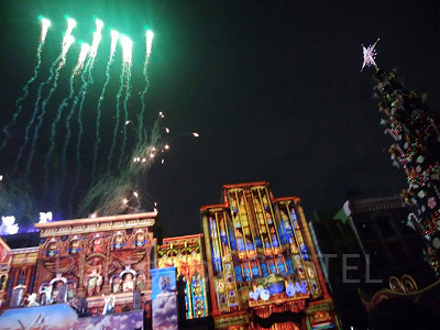 USJの「天使のくれた奇跡Ⅲ」/クリスマスツリー点灯前になると頂点の星が輝く