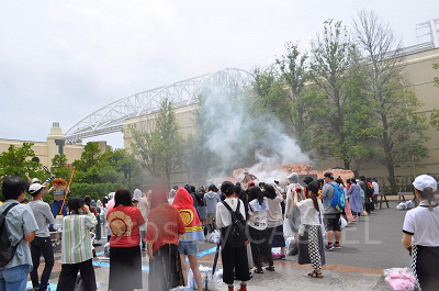 戦うルフィを応援するウソップとナミ／ワンピースウォーターバトル