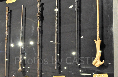 USJには映画「ハリー・ポッター」に登場するいろんな種類の杖が販売されている