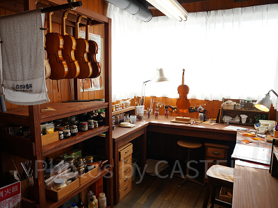 地球屋内にあるバイオリン工房