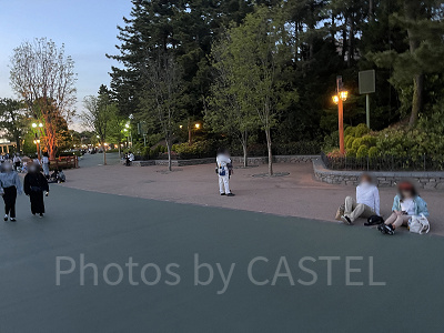 エレクトリカルパレード待ち(19:00ごろ)