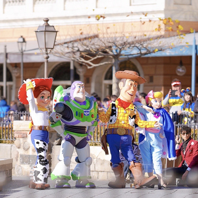 トイストーリーのバズはどんなキャラ？隠れトリビアやパークグッズまとめ！