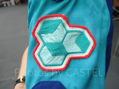 腕についたマークの意味は…？