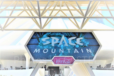スペース・マウンテンはどんなアトラクション?