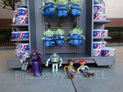 ピクサー・プレイスのショップの前に並べられていたのは…！？　店員さんの粋な計らい。