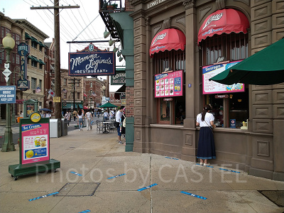 「ルイズN.Y.ピザパーラー」のウィンドウ