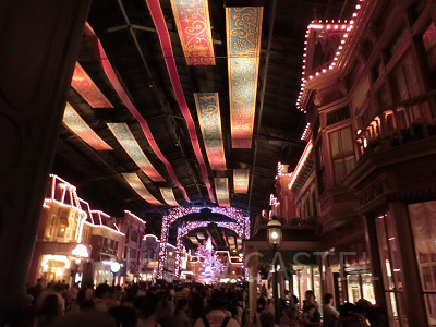 夜のワールドバザール