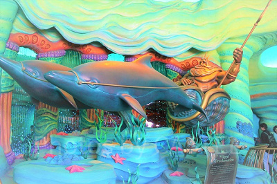 エリアやアトラクションの背景を知るともっと楽しめる