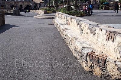 石垣に座って観賞できるよ！